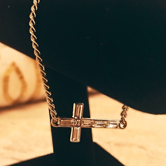 Crystal/SilverCross Bracelet - Picture 4 of 7